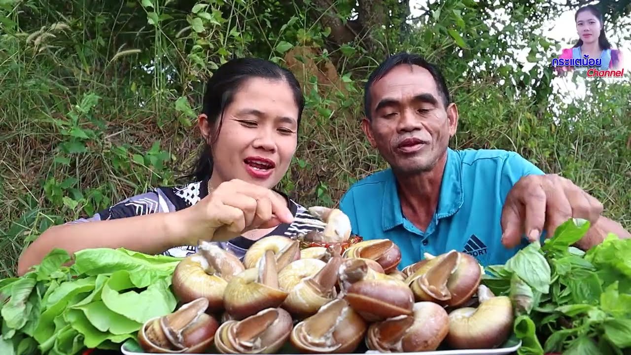 ขมๆกะยังกินแซ่บคือเก่ากินกับน้ำจิ้มแจ่วข่าเข้ากันดีขนาดเลย