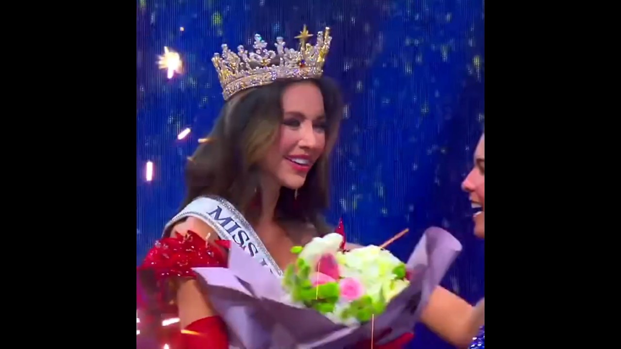 Miss Universe Ecuador 2025 crowning moment 👑✨ #shortsfeed #missuniverse #beautypageant #pageant #new