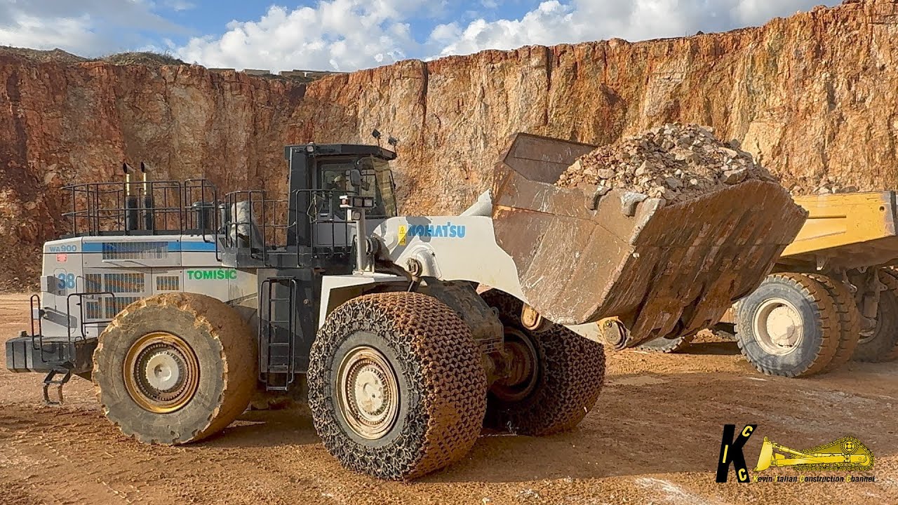 BIG KOMATSU WA900 Wheel Loader Digging and Loading Dumper Caterpillar 777 #komatsu #heavyequipment