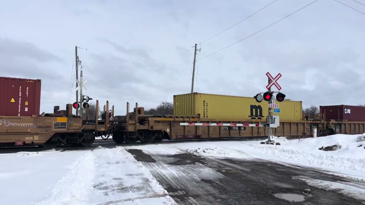 Westbound: CN 8821 & CN 3232 pulling intermodal freight | CN Kingston Sub | Feb. 23, 2026