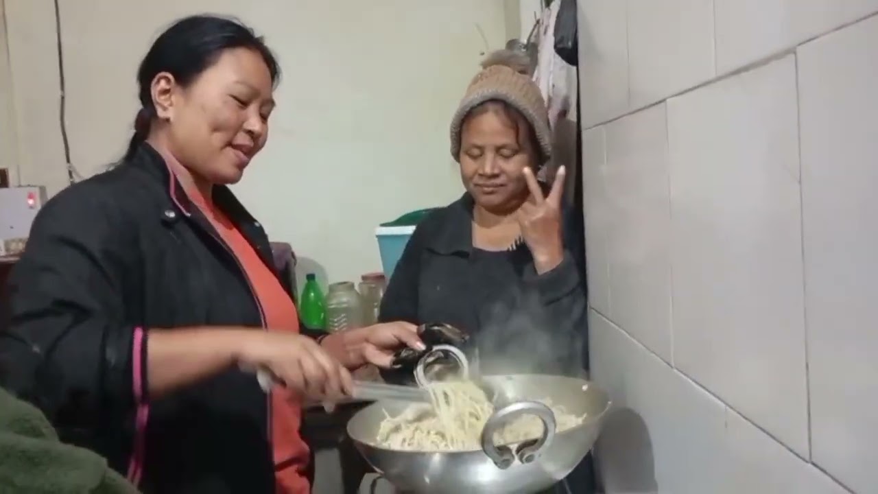 Mom speaking English and Hindi vlog//Halfway midnight fast food with family @chipzNaga 