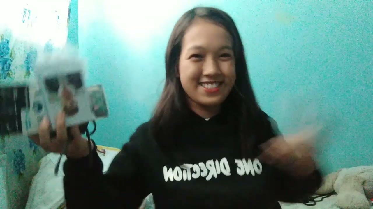 Flexing my Merch ( One Direction (1D) Official and Unofficial Merch)