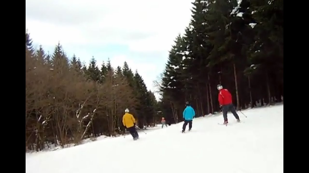 Familie in der Familienabfahrt - Ski am Kreuzberg am 1. April 2013 (real)