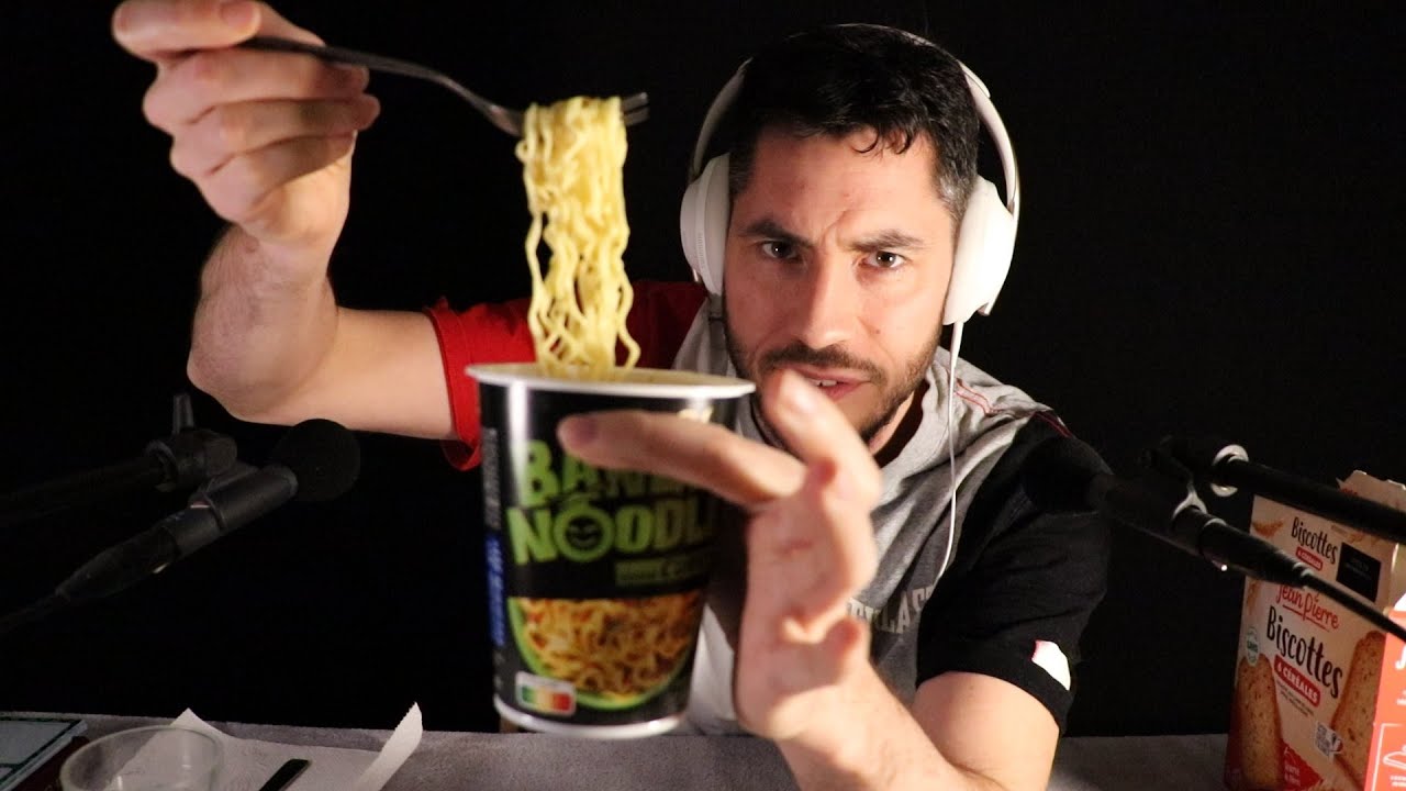 ASMR Mukbang de la dèche   Nouilles instantanées et rillettes en conserve