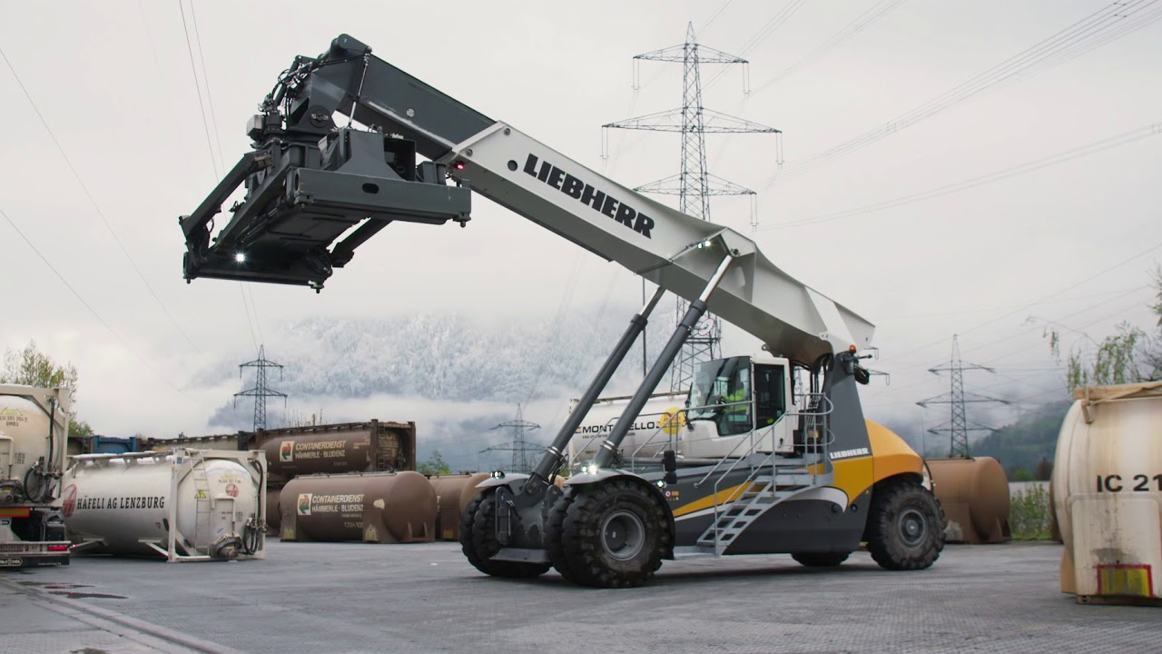 Liebherr - Reachstacker LRS 545: In operation