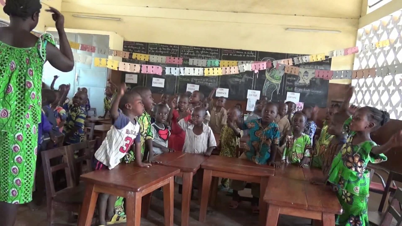 6 mn à l'école maternelle d'Attata (Ouéssè, Bénin)