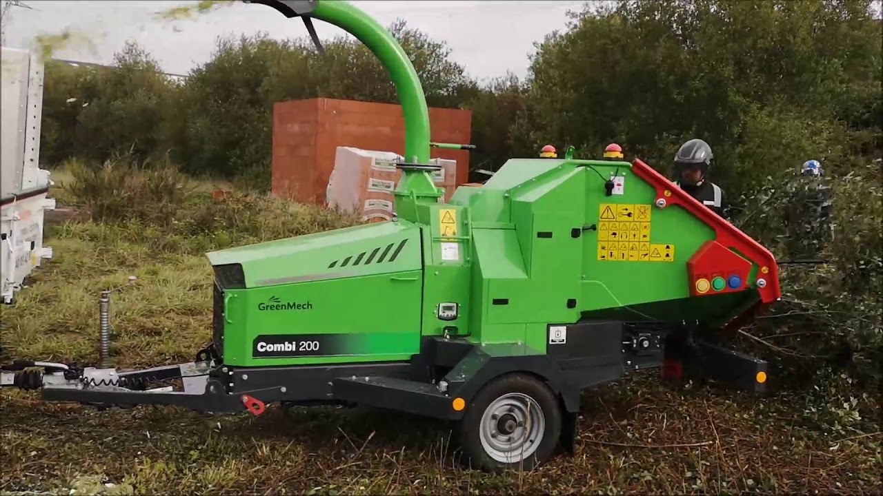 Broyeur à branches et à végétaux avec tapis ameneur GreenMech Combi 200