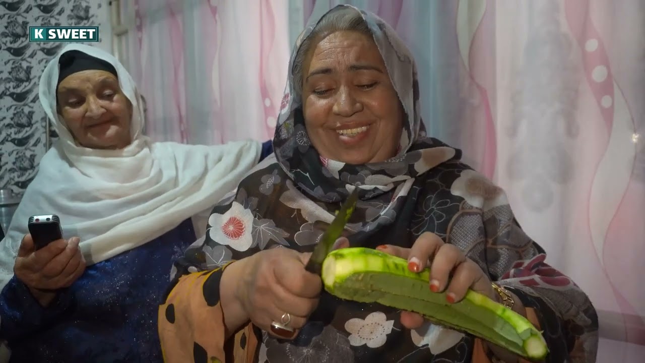 بی بی جان و خاله نفیسه برای اولین بار ترایی پخته میکنند اما پختن اش را بلد نیستند 😱😂😜