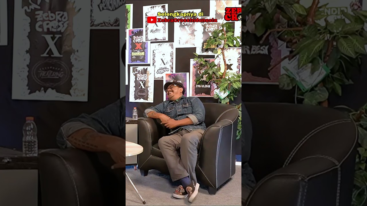 Kegilaan dunia bikin Si Anjing Gila makin gila #musik #musikindo #podcastclips #shorts #shortvideo