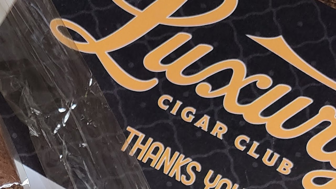 Несколько выдержанных сигар от Luxury Cigar Club
