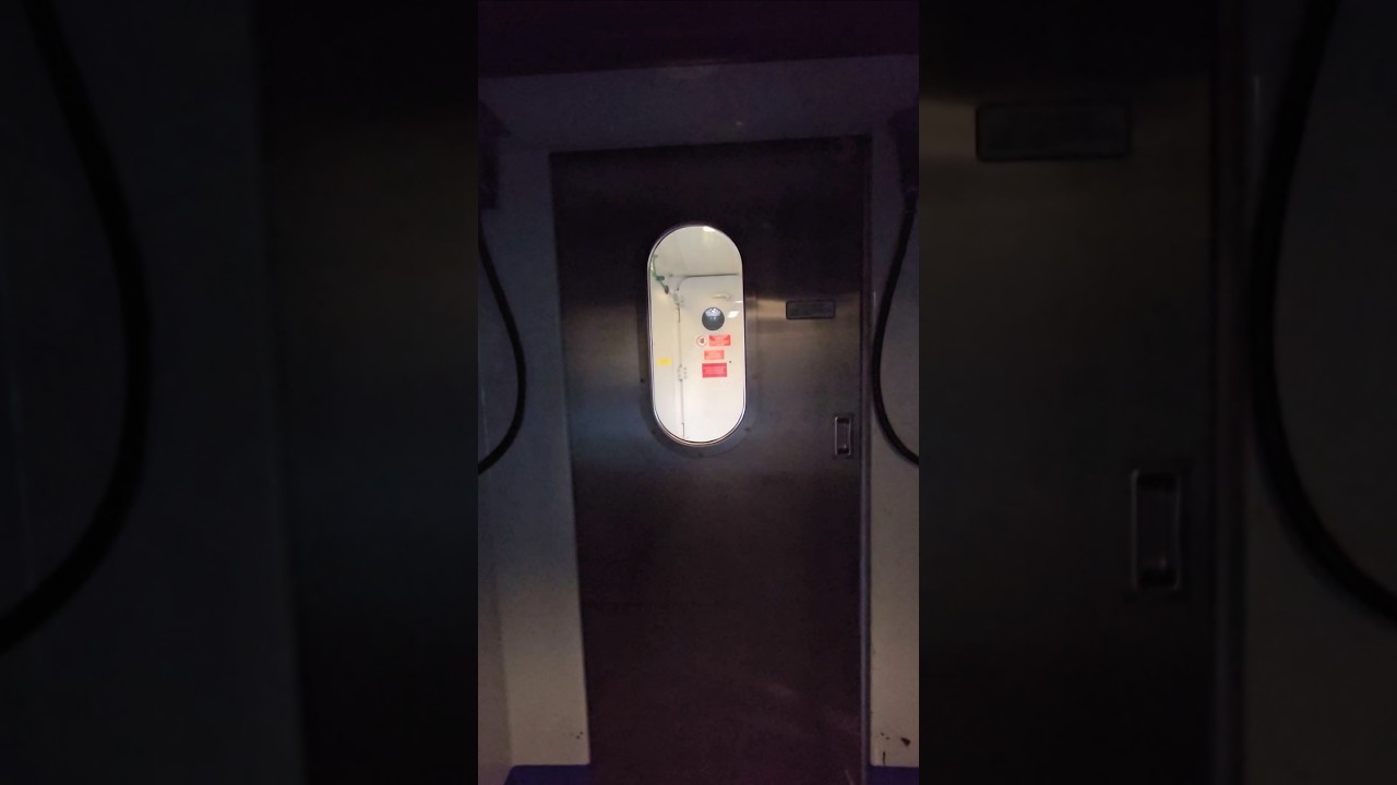 Accelerazione da 0 a 150km/h della E.464 in testa ad un convoglio di Medie Distanza.