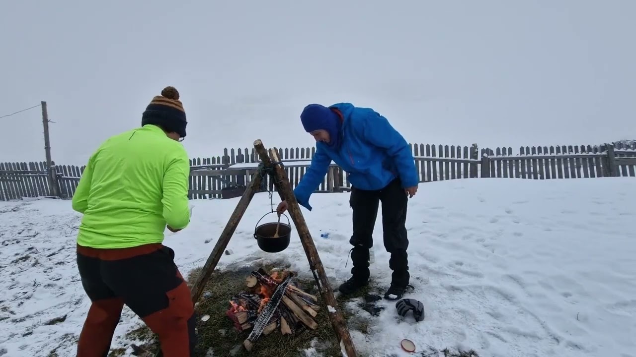 Aventura unei zile la stana | Zapada , ceata si cartofi cu carnati