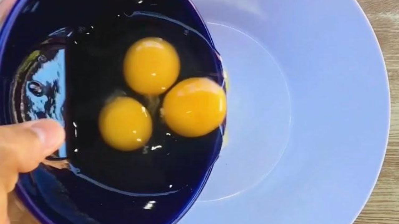 MISTUREI 3 OVOS NO FUBÁ