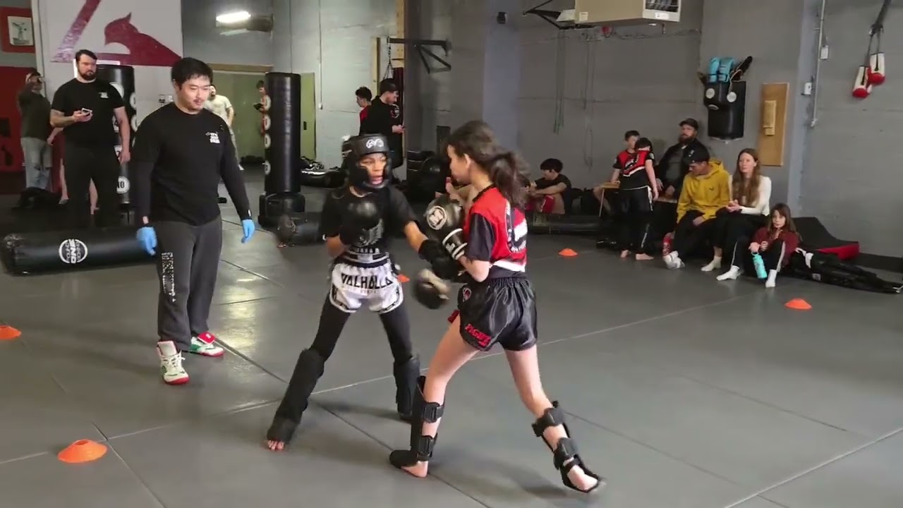 LIVE SPARRING Luna vs Scarlett
