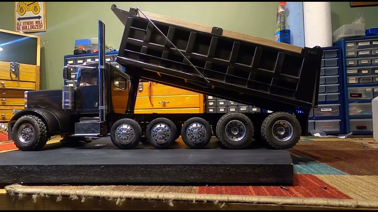 1/14 scale RC Peterbilt 389 quint dump truck