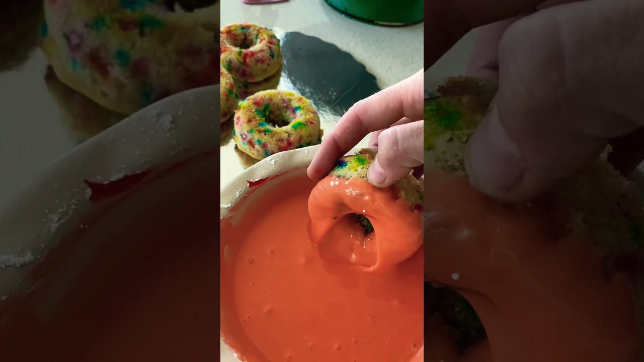 CARNIVAL gluten free DONUTS! Always a fun and magical time. 🍭🍩🎡🤹&zwj;♀️ #glutenfree #donut #omg