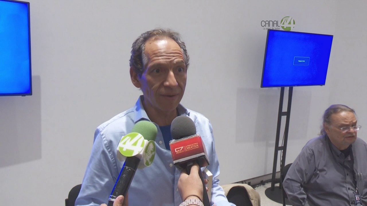 Rogelio Agras&aacute;nchez present&oacute; su primera novela &ldquo;El enigma de los seis lunares&rdquo;