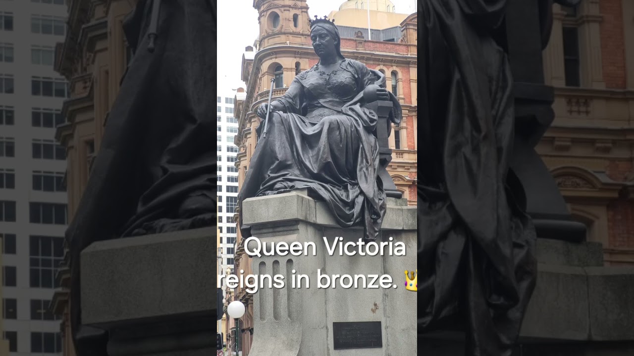 Queen Victoria reigns in bronze.👑