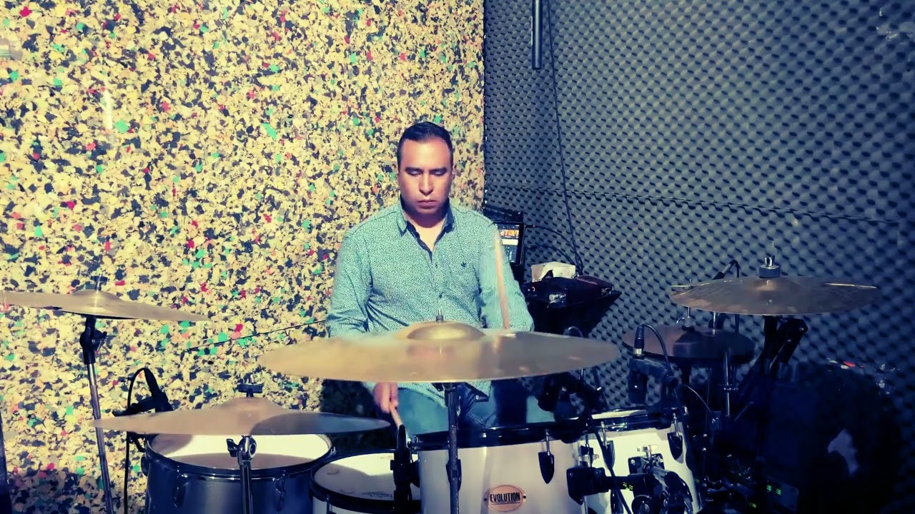Medley - Vuelvo a mi hogar, drums.