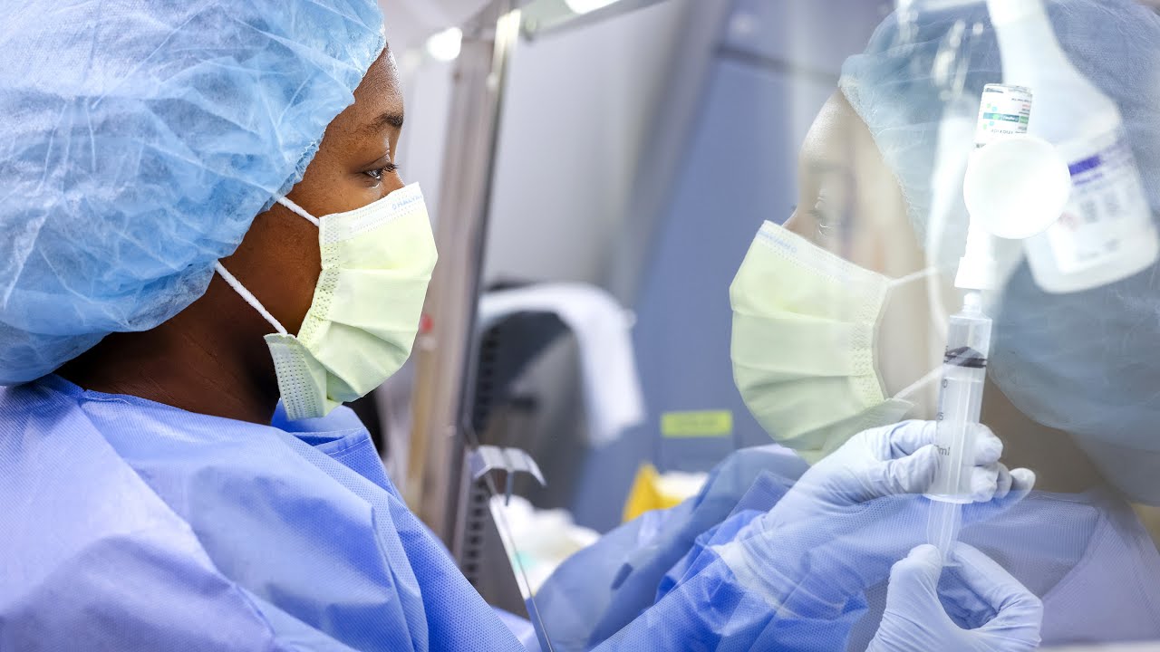 Preparing cancer infusion therapy medication | Winship Cancer Institute