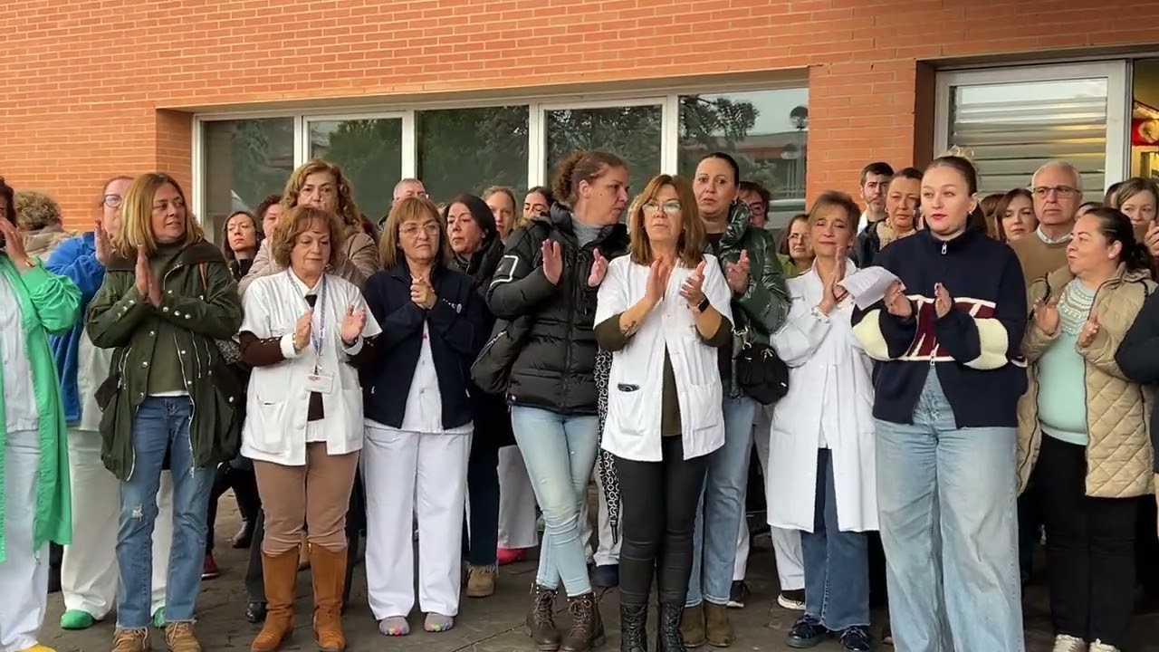 Concentración en el Hospital de Puertollano contra la agresión a una médica de urgencias ￼