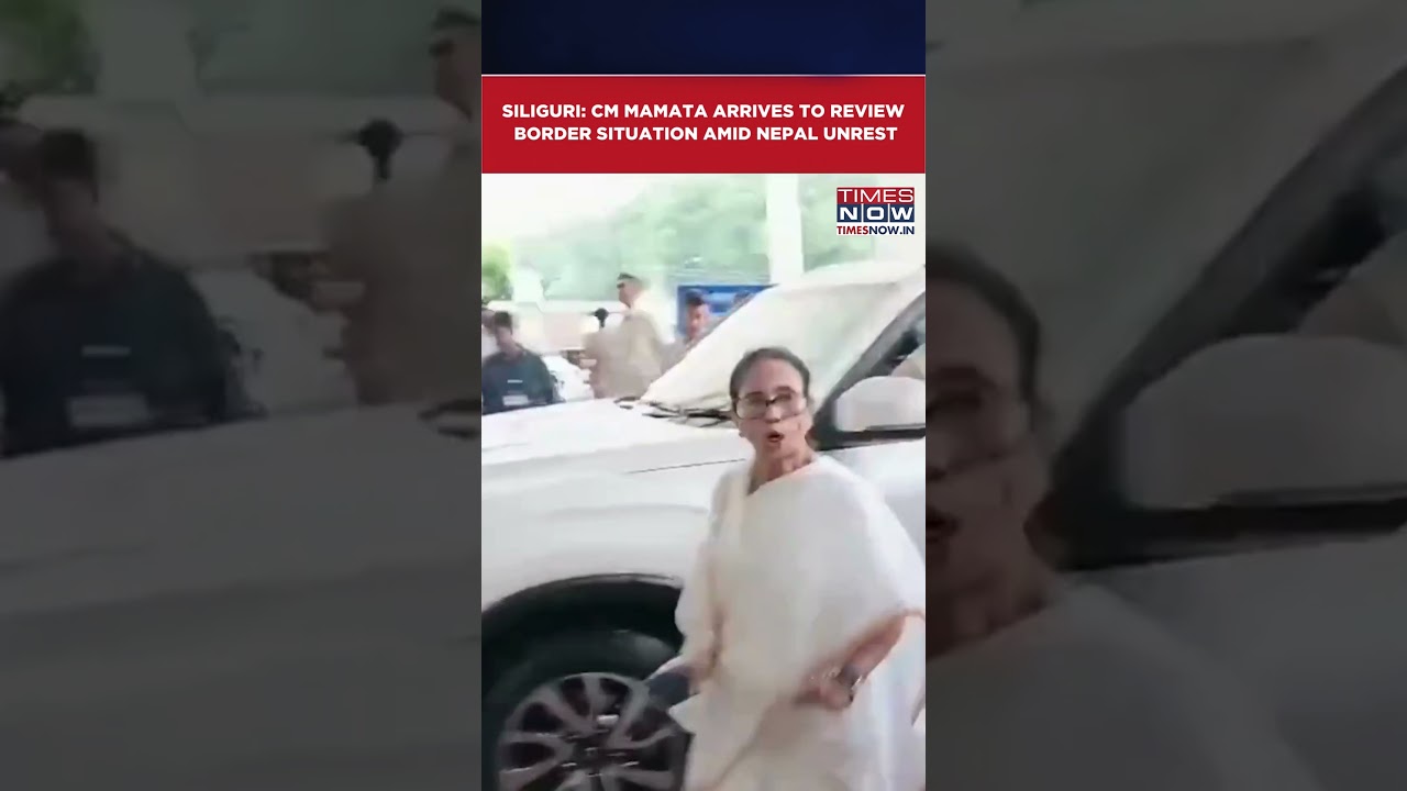 Siliguri: CM Mamata Arrives At Bagdogra Airport To Review Border Situation Amid Nepal Unrest #shorts