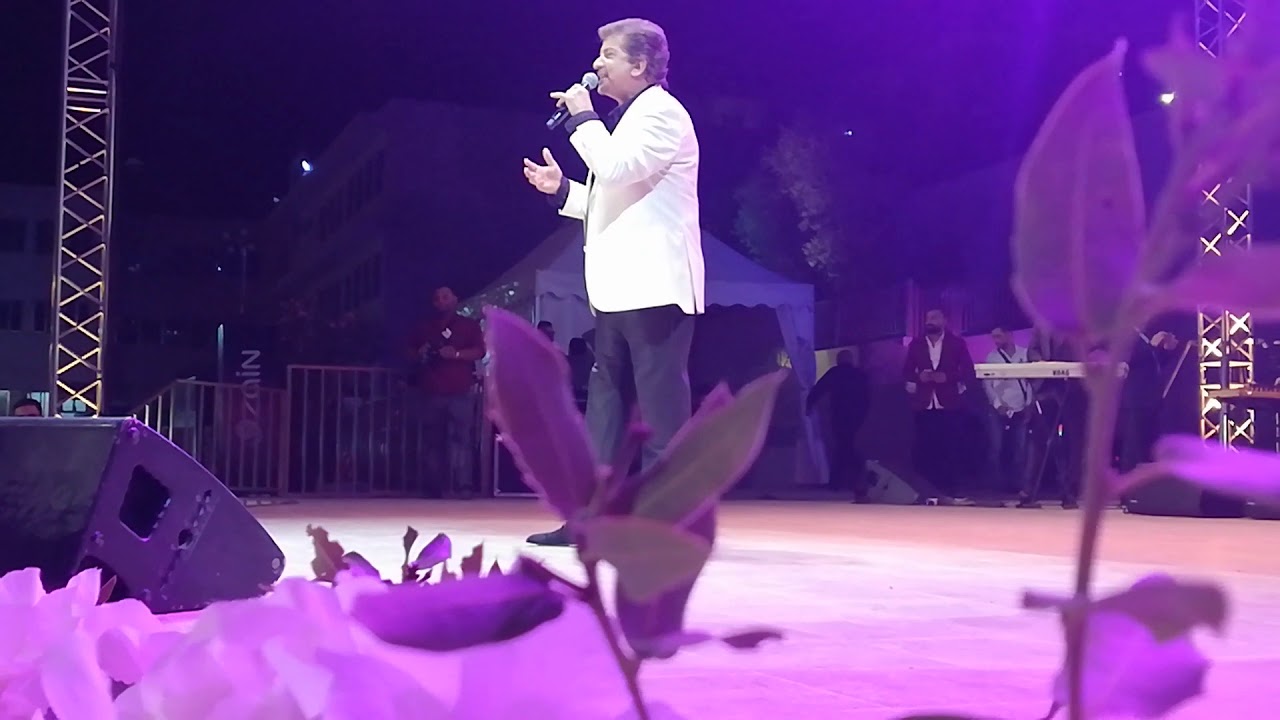 وليد توفيق وكأني ماليش الا عنيكي اسعد جمهور مهرجان الفحيص 2018