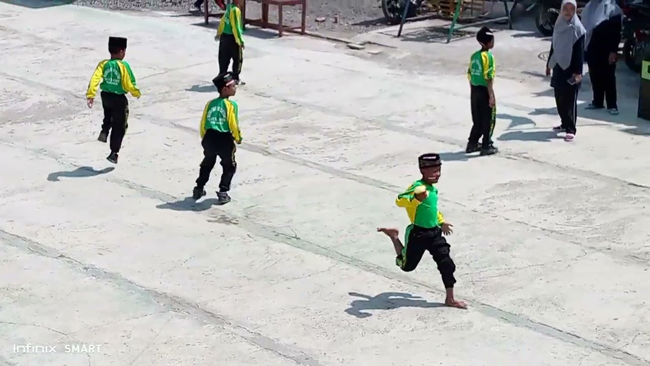 kemeriahan hut RI siswa siswi mi ruhul Amin brenggolo Temon