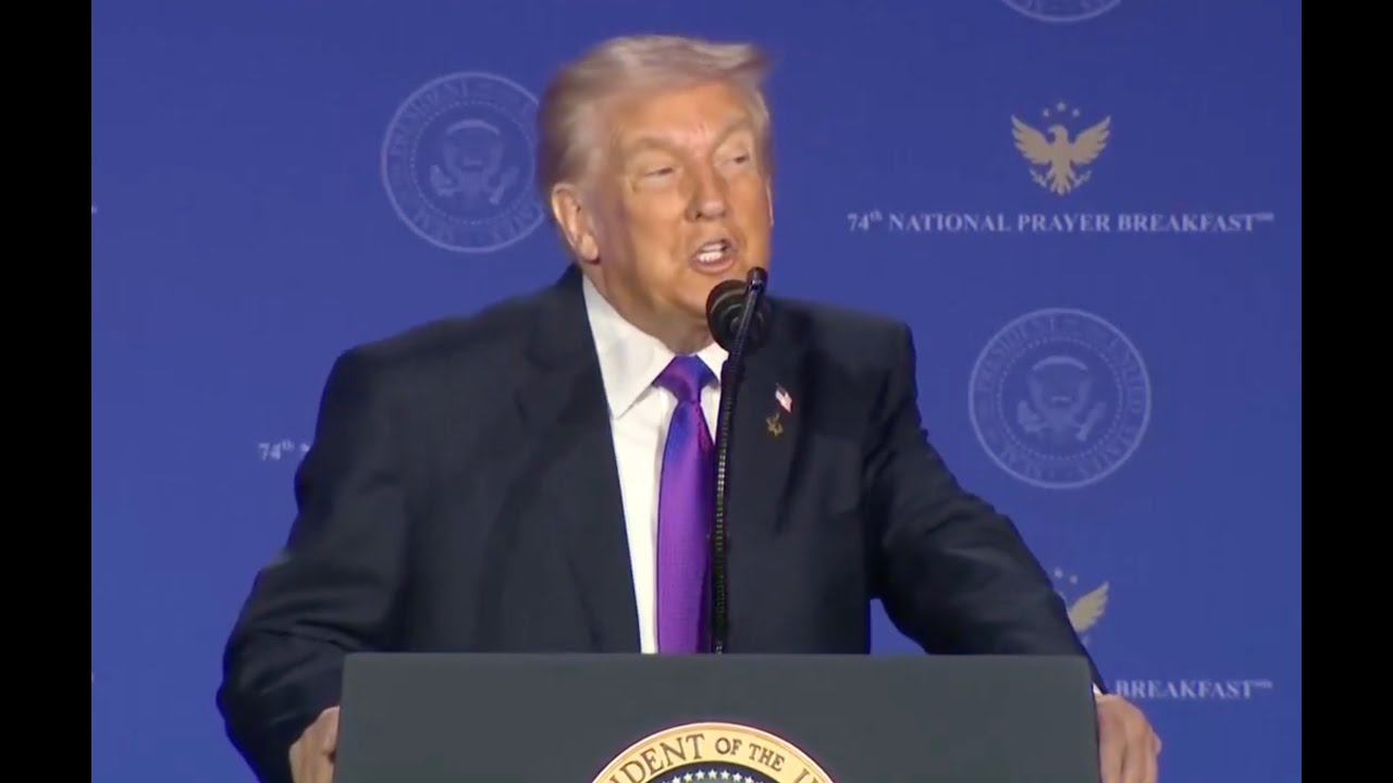 Trump BOMBS on stage as crowd TURNS AGAINST HIM