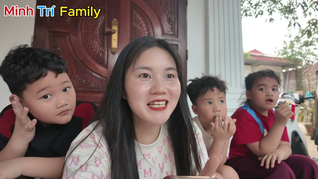 Quên Khóa Cửa Khi Đi Chơi - Thóc Phát Hiện Người Lạ Lấy Mất Xe Của Mẹ  | Minh Trí Family