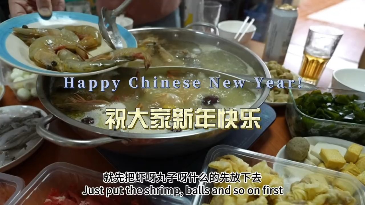 我们在肯尼亚过春节，也是跟国内同步看春晚，包饺子，吃年夜饭！ @悟空游猎Wukongsafari 这是鞋底开的国际旅行社，有机会的多多关注与支持！| 鞋底