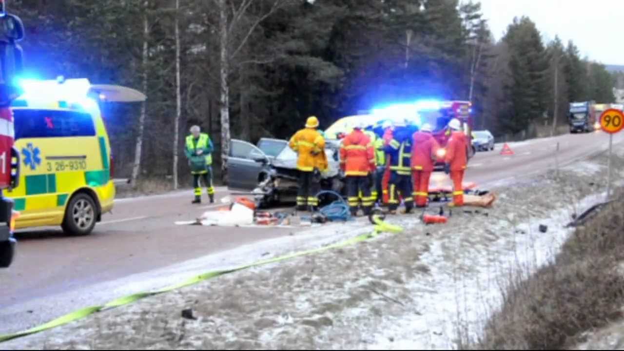111228 - Frontalkollsion på väg 83