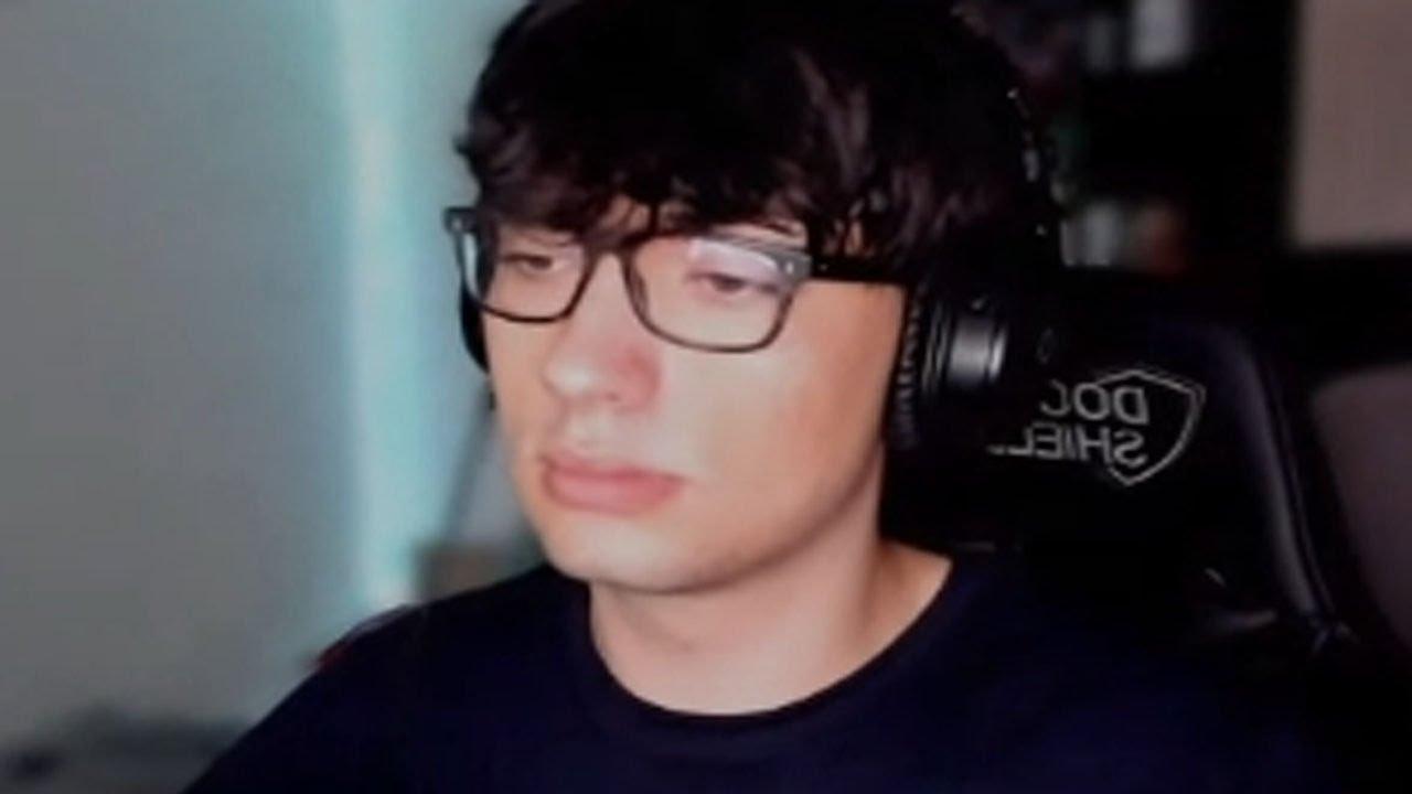 STETZ SI-A PUS OCHELARI SI CREDE CA NE BATE LA TRIVIADOR!