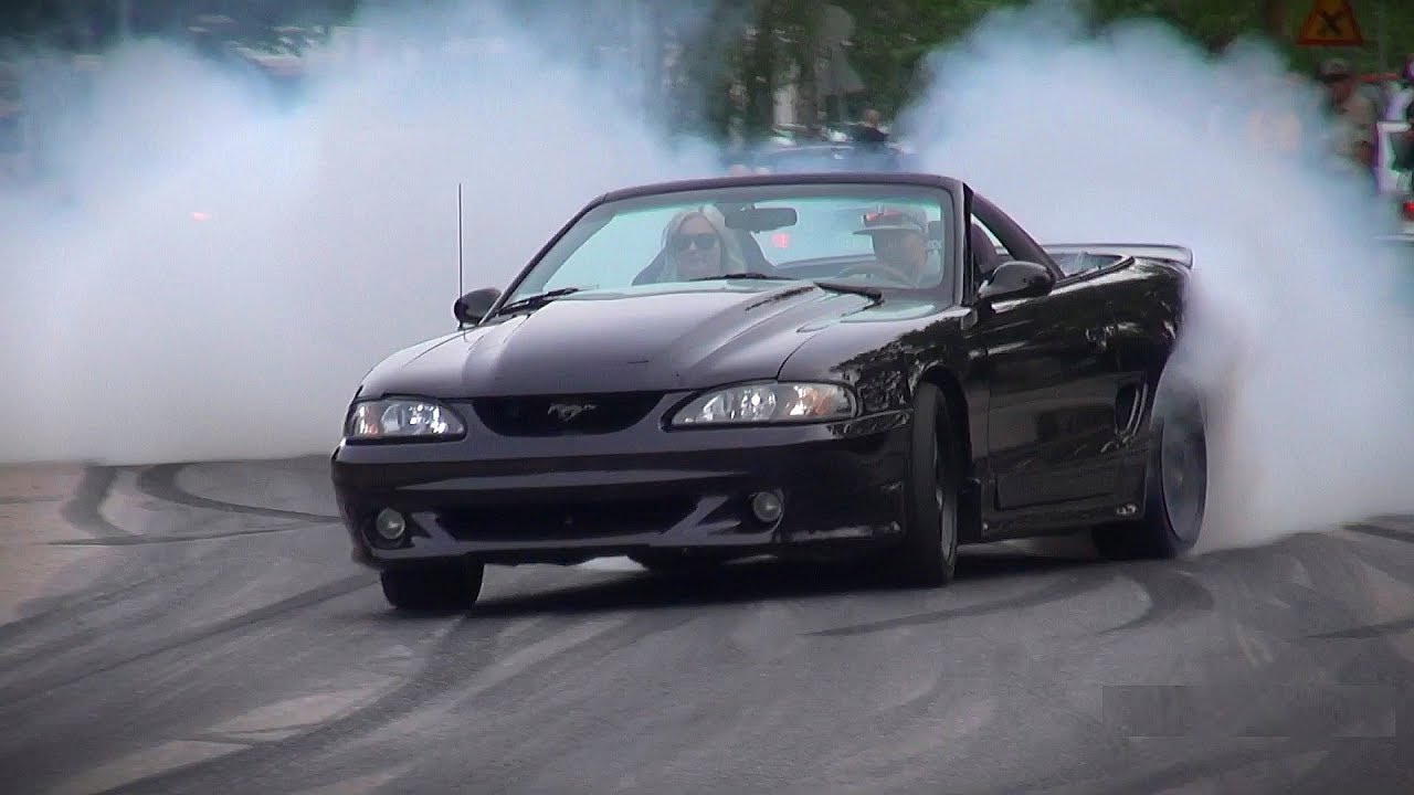 The Ultimate MUSCLE CAR BURNOUTS Compilation 2018