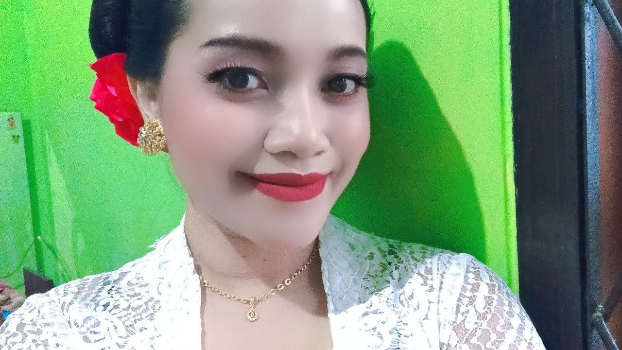 Ngayah Rejang Puspa Mahosadhi Ring Pura Prajapati Purna Pralina Kelapa Dua Dpk Sampun Memargi Antar