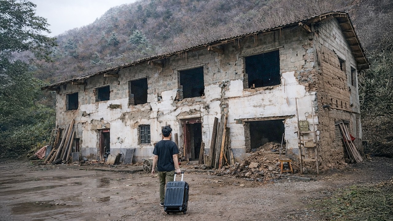 After discovering an abandoned house, a single father transformed it into his dream home.