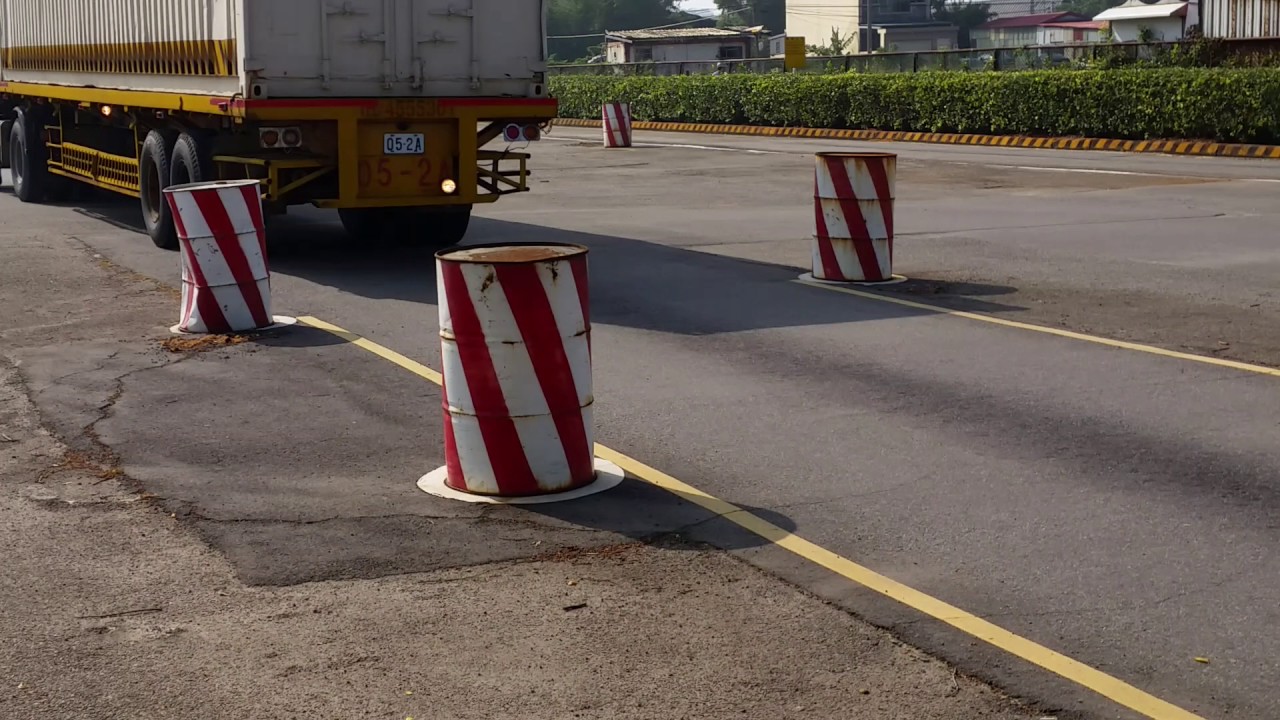 聯結車倒車入庫示範