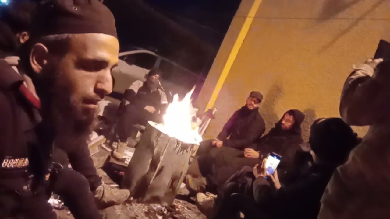 ابن جرجيسة علي ابو المنذر جلسة في مدينة الطبقة في الرقة مع الاخوة 