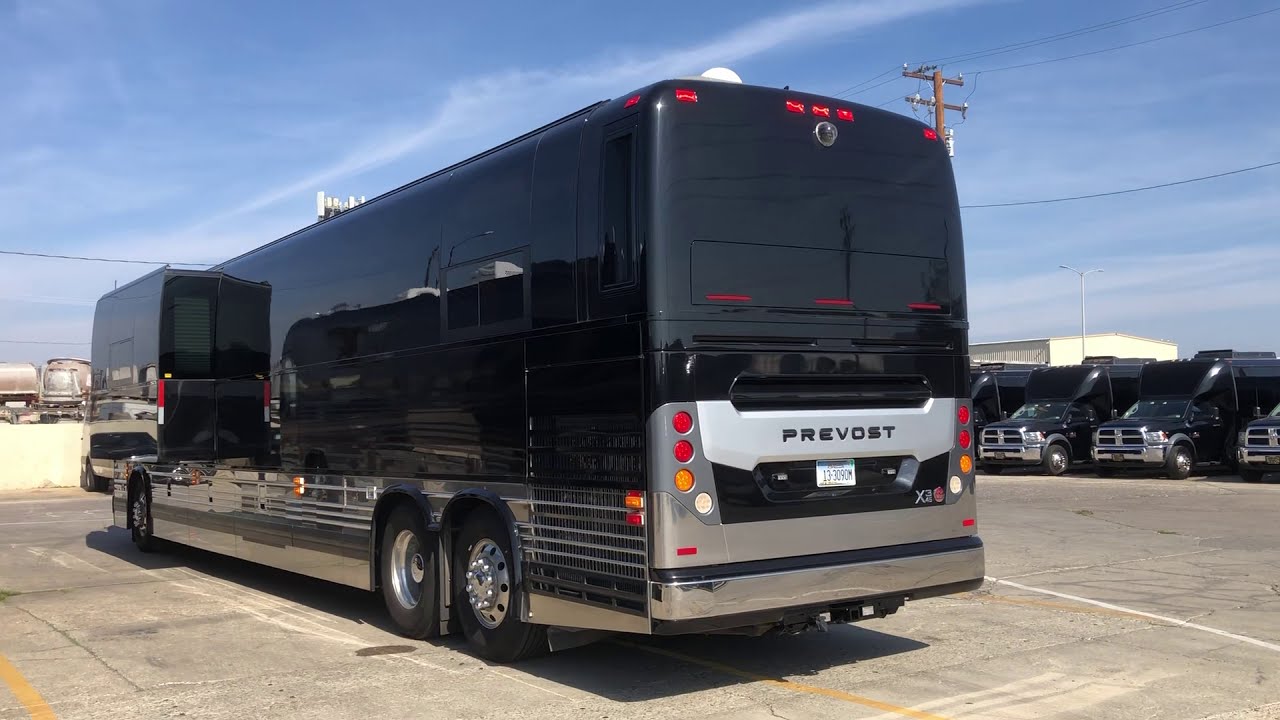 (SOLD) 2017 Prevost X345 Single Slide