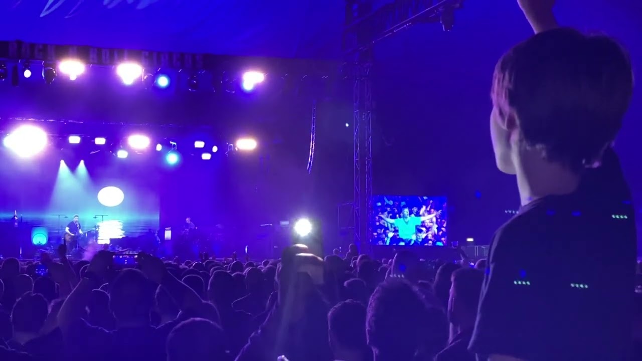 Noel Gallagher live in Sheffield “Dead In The Water”