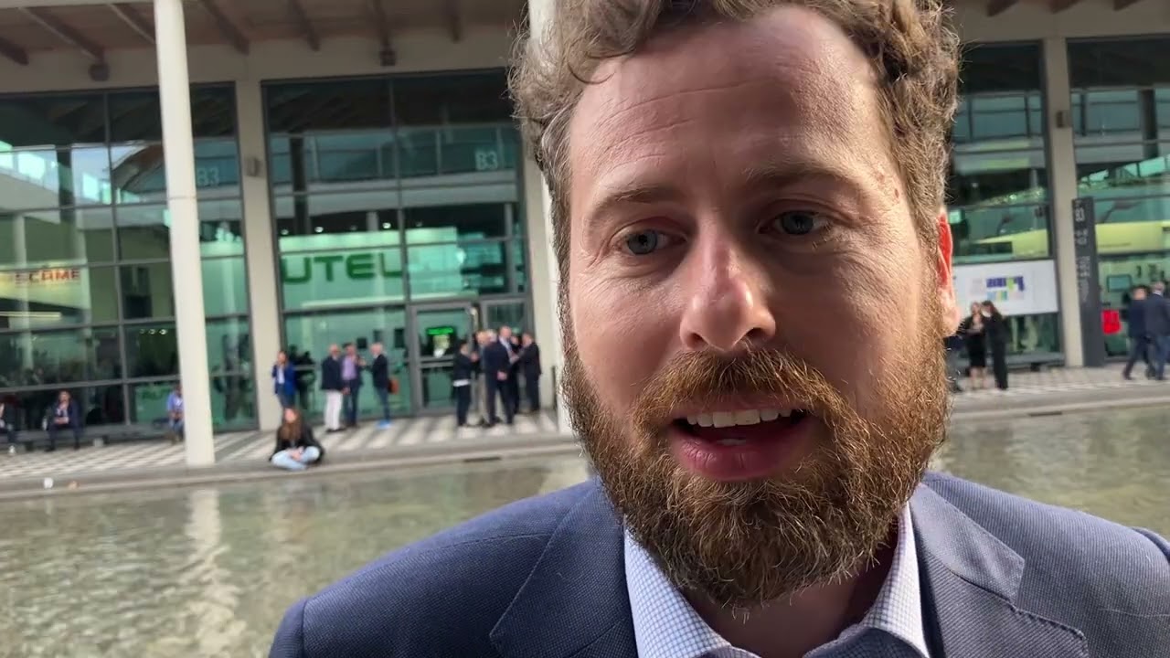 Le autorizzazioni dei grandi impianti a rinnovabili in Italia, ne parla Tommaso Barbetti di Elemens