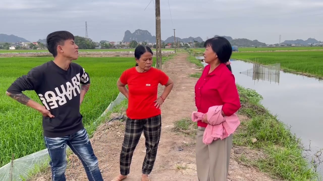 sỹ vác sổ vay của bà mai ra rồi bàn với mụ minh mụ liên mỗi người 1 ít để chuộc sổ đỏ