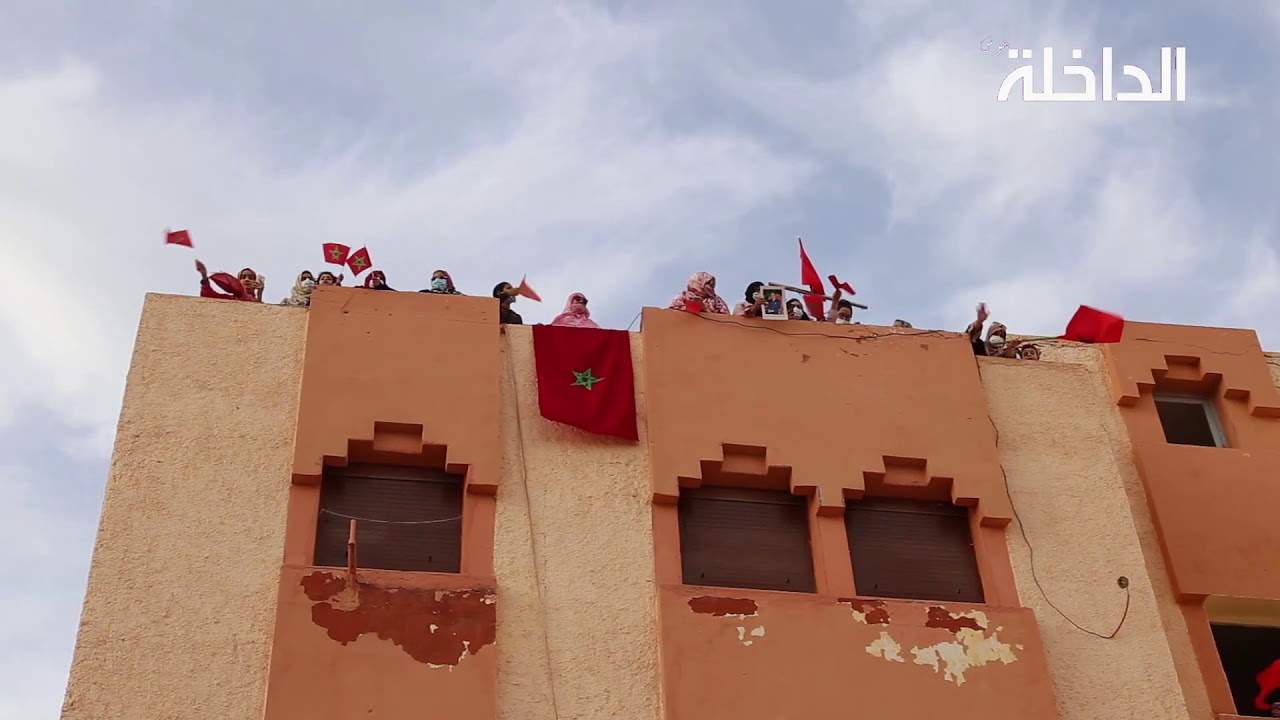 تقديرا لمجهوداتهم الجبارة.. ساكنة حي مولاي رشيد بالداخلة تحيي رجال السلطة بالنشيد الوطني