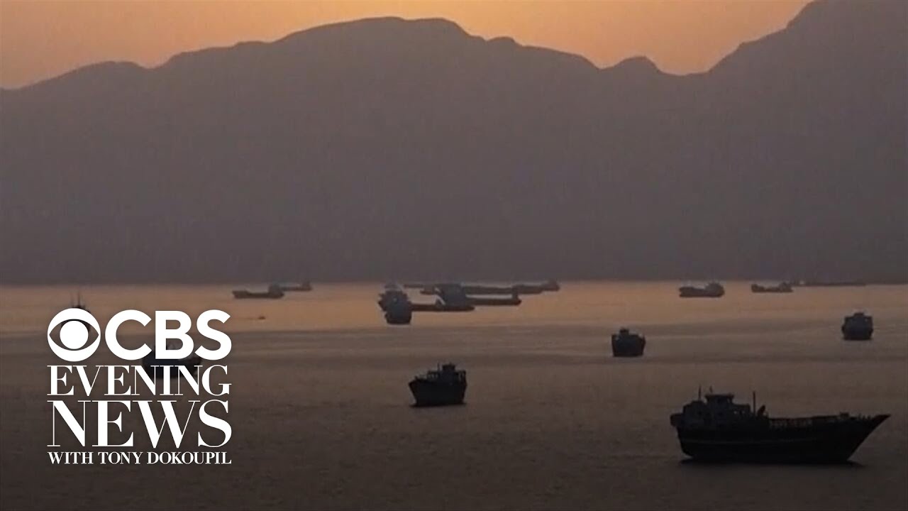 U.S. destroyers in Strait of Hormuz fight off Iranian attacks