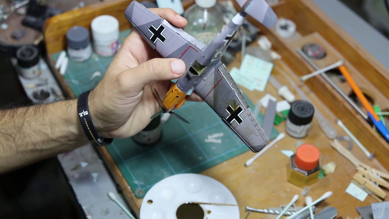 Como panelar un avión usando oleos