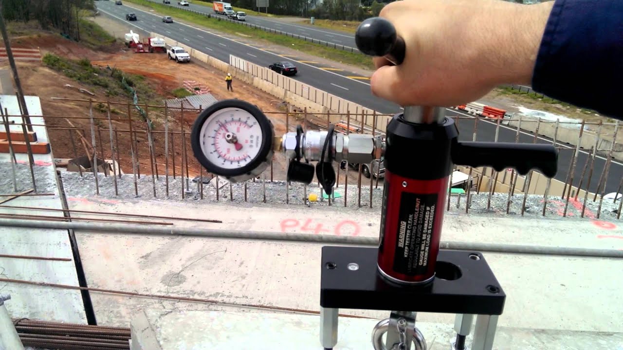 Hydrajaw model 2000 in use.