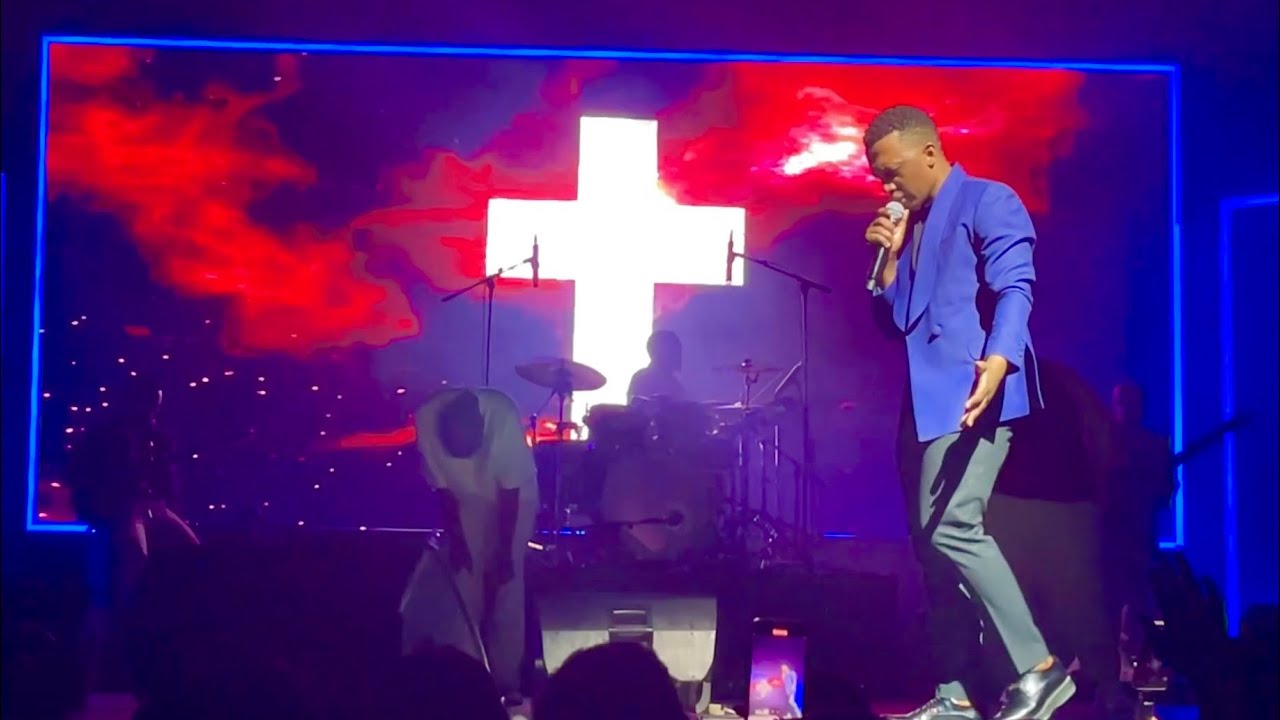 Dumi Mkokstad | Vumbelimnandi | Siyakudinga Moy’Oyingcwele 🙌🏼 (Live in Cape Town)