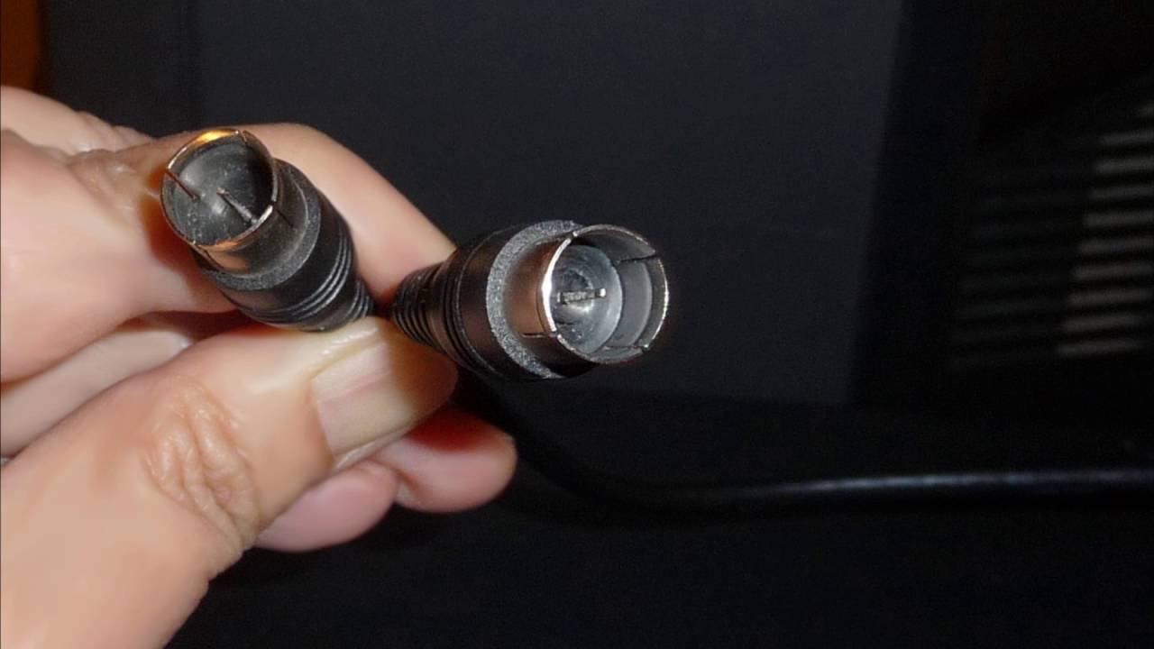 How to connect VHS player to TV