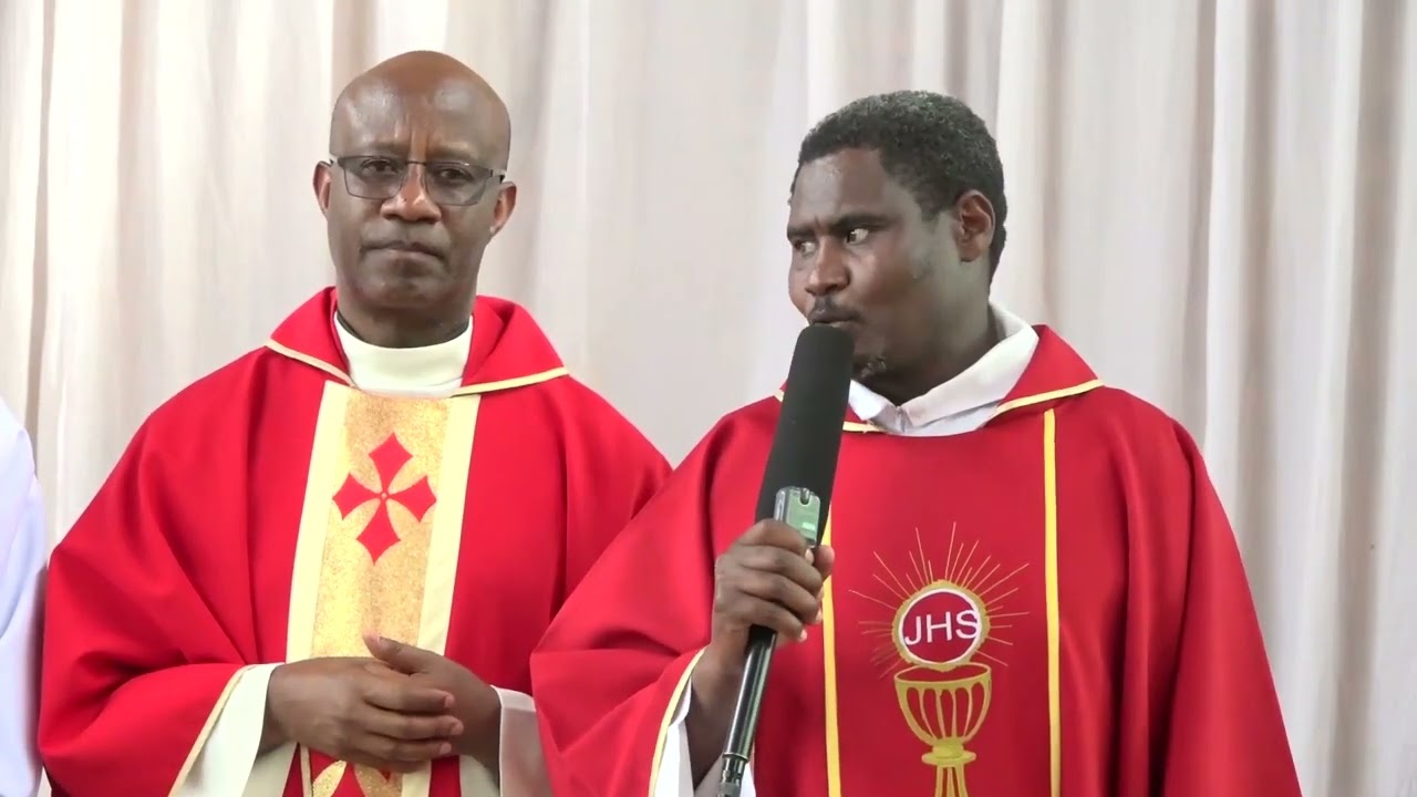 ICYO NASABA URUBYIRUKO NI UKURANGAMIRA YEZU KRISTU( Padiri mukuru wa Paruwasi Sainte Famille)