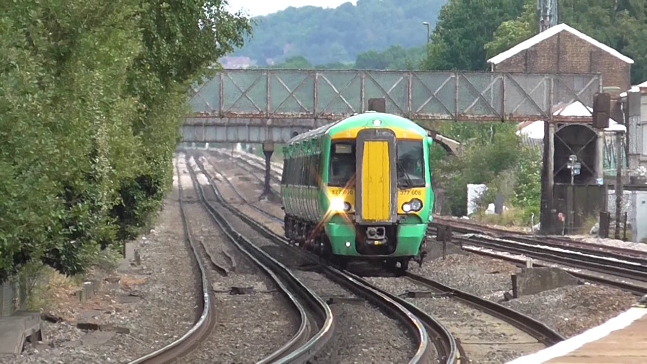 Trains at Horley Railway Station - Wednesday 6th September 2017